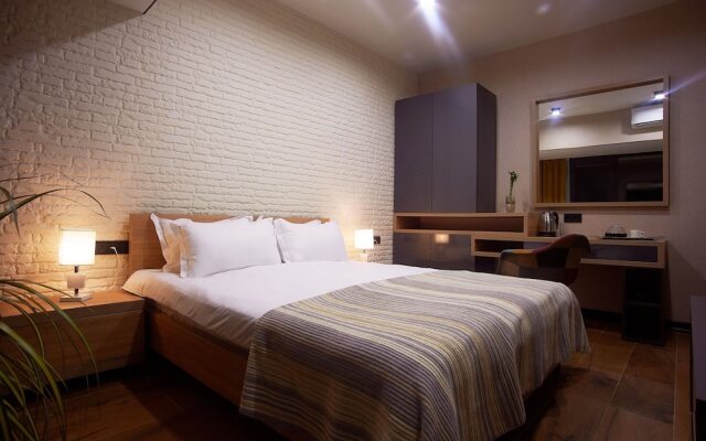 Green Floor Apartments