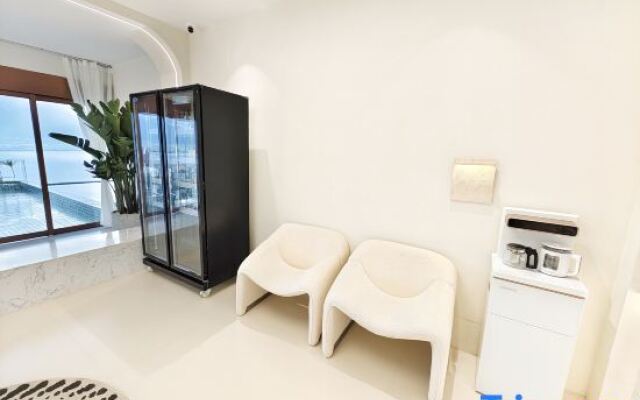 Dali First Glimpse Cloud Top Cliff Beauty Hostel