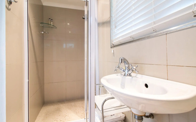 South Villa Guesthouse & Garden