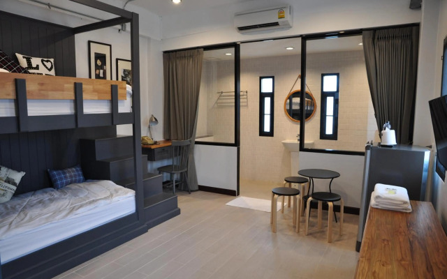 C Room (Chomchan) at Airport