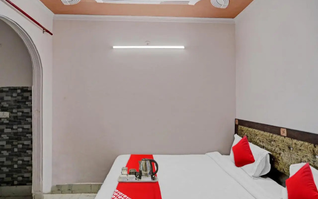 OYO Flagship 70155 Royal Stay