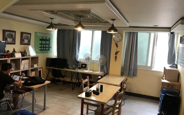 GUESTHOUSE SANTA - Hostel