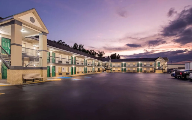 Super 8 Motel - Columbia