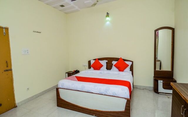 OYO 18825 Hotel Akshey