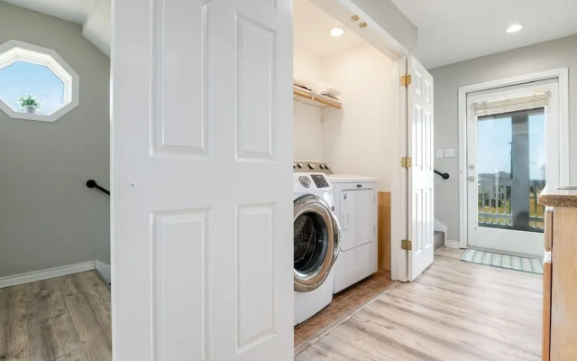 Selah 3 Bedroom Home by RedAwning