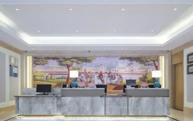 Vienna Hotel (Zhuji Station Baolong Plaza)