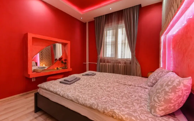 FM Deluxe 2-BDR Apartment - DOM