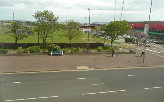 Pier View Hotel and Apartments