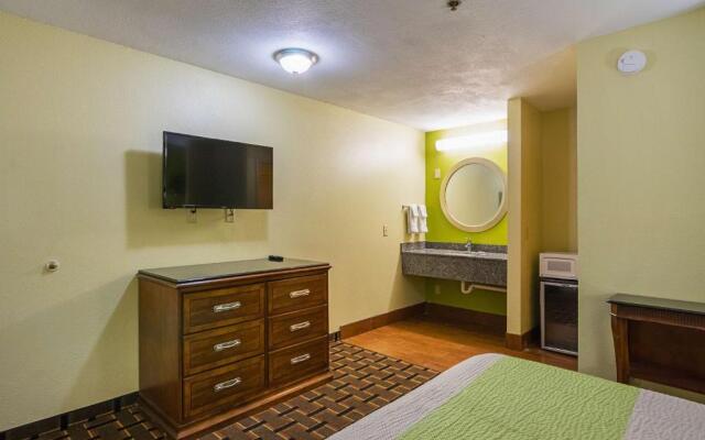 Motel 6 Savannah, GA