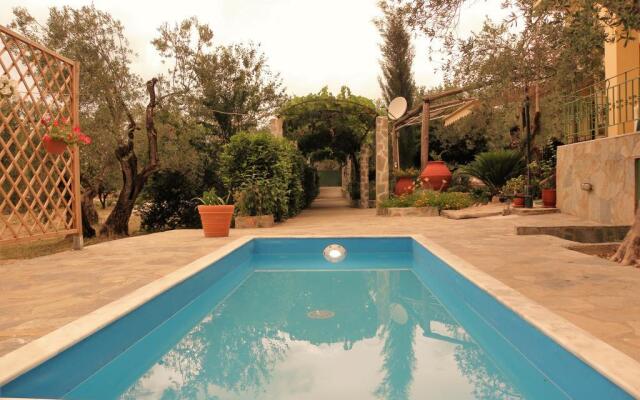 Ampoulos Rooms & Apartments