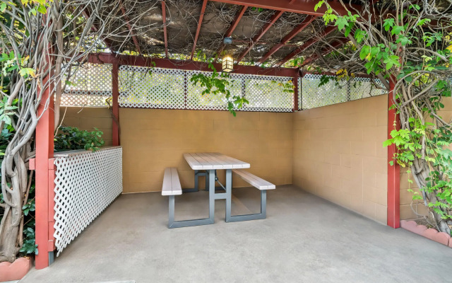 Howard Johnson by Wyndham Pasadena