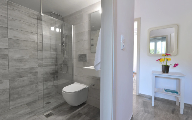 Stork Holiday Apartments - Garden & Sea View