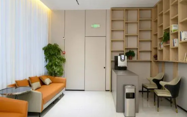 Linyi Baihong Jintang Business Hotel
