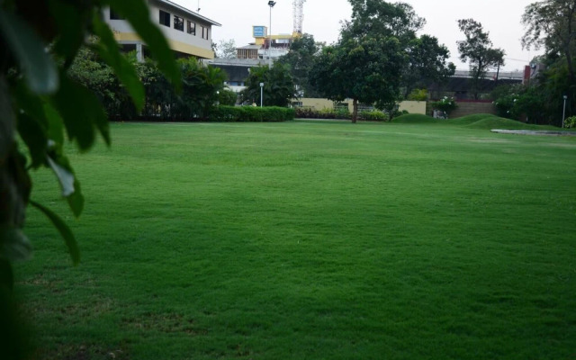 Hotel Palms Residency