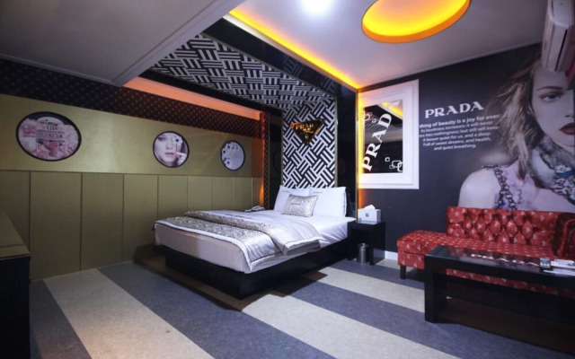 Pohang Mundeok Elly