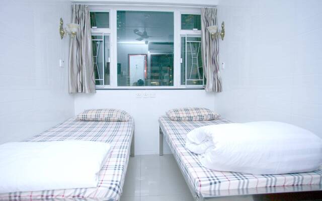 Pay-Less Guest House - Hostel