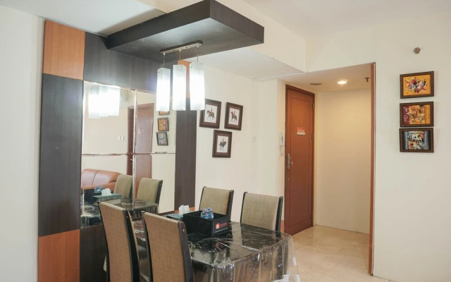 Homey and Modern with City View 2BR Poins Square Apartment