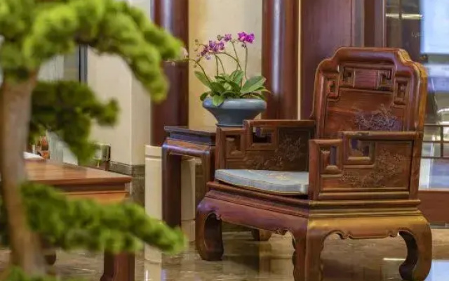 Yichen Hongmu Hotel