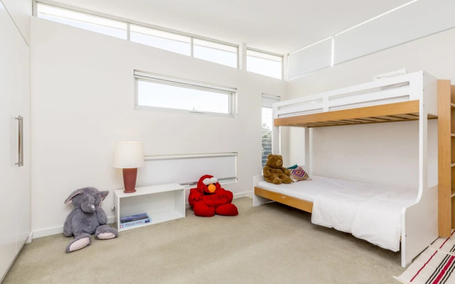 Sydney Seaside Contemporary Executive Living