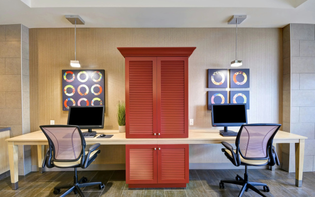 Home2 Suites by Hilton Plymouth, MN
