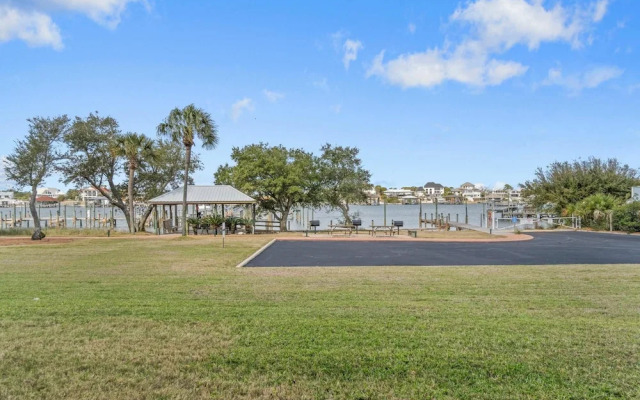 Shipwatch Riverside E104