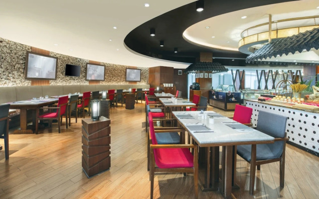 Guangdong International Building （South Gate 2）