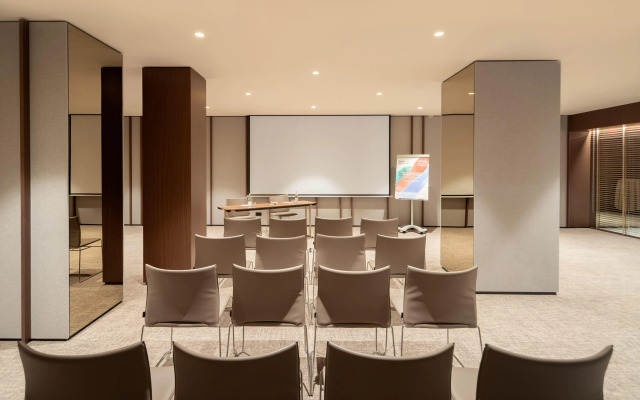 Отель Melia Milano