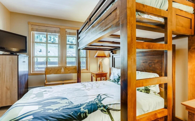 Passage Point 202 2 Bedroom Condo by RedAwning