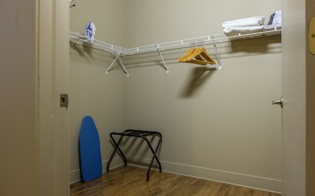1 & 2 BR Apts w/ Gym, WiFi & Laundry by Frontdesk