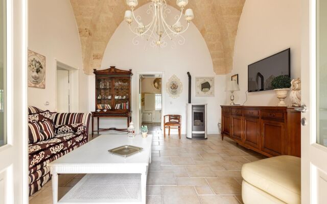 1966 Villa Medici Alla Macchia by Perle di Puglia