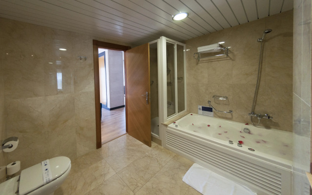 Hotel La Laguna Spa And Golf