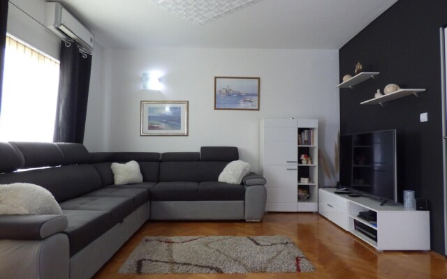 Stunning Home in Dugi Rat With Wifi and 1 Bedrooms