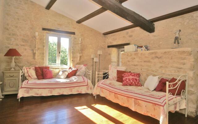Splendid Villa in Viens With Swimming Pool