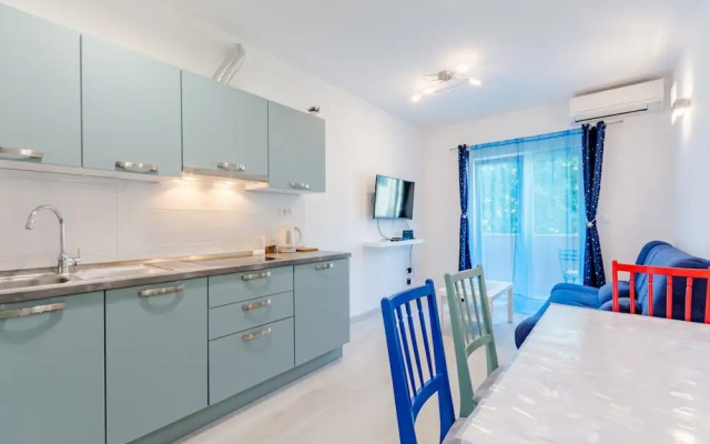 Apartment Karlo - Two Bedroom Apartment With Balcony