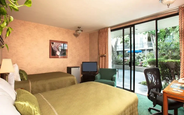 Travelodge Hotel at LAX