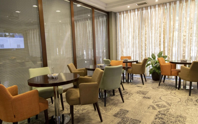 Lions Garden Hotel