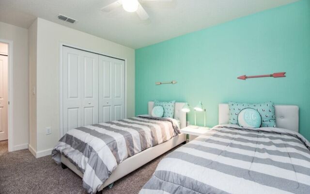 4 Bdrm With Private Pool