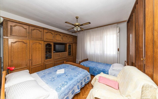 Beautiful Apartment in Trogir With Wifi and 2 Bedrooms