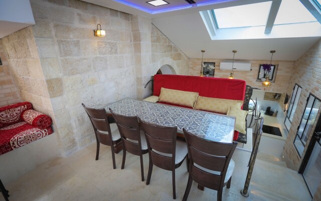 Western Wall Luxury House