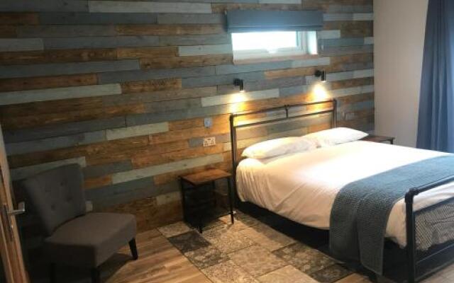 Inchree Rooms & Chalets
