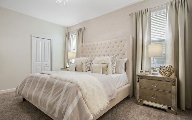 8 BD 5 BH Pool and Spa