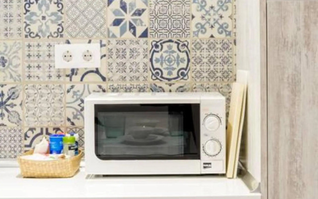 Explore a Walkable Neighborhood around a Comfy Apartment