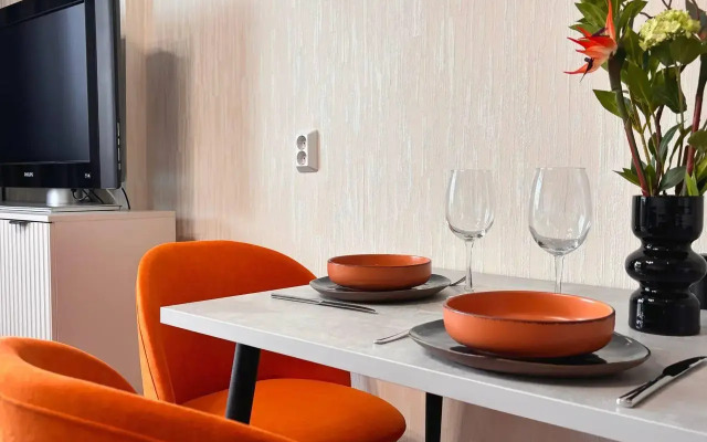 Nearby Studio at 54 Universitetskaya Embankment