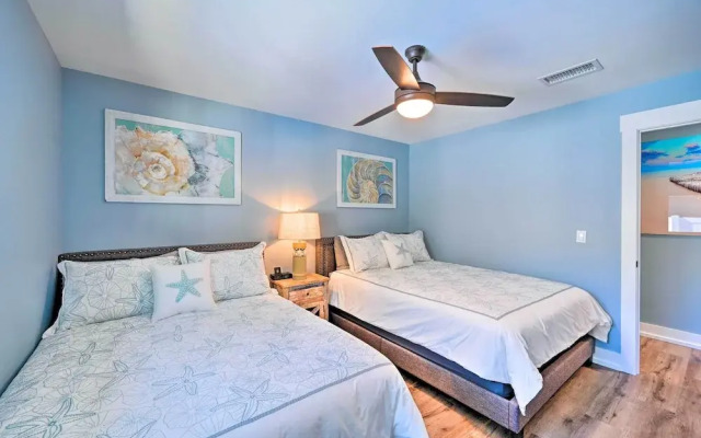 Walk to Beach: Getaway w/ Pool in Naples!