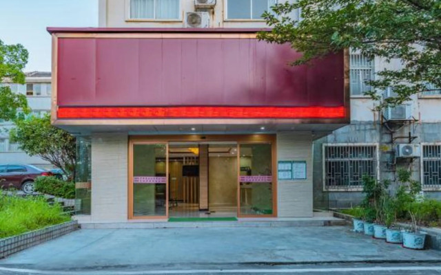 Wangxian Hotel (No. 2 Middle School South Campus Wangxianling Square)