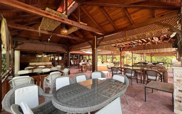 Azur Hotel