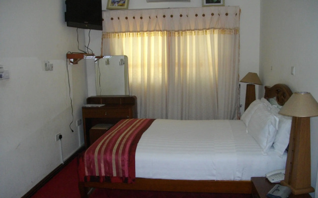 De Holiday Beach Hotel