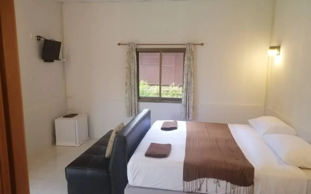 Khao Sok Evergreen House