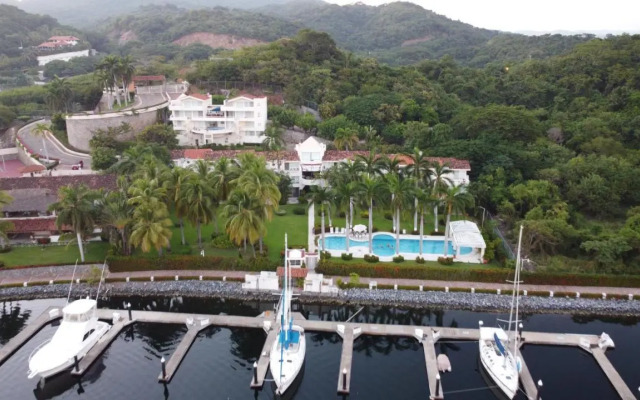Modern Villa Near Beach & Marina- Ixtapa