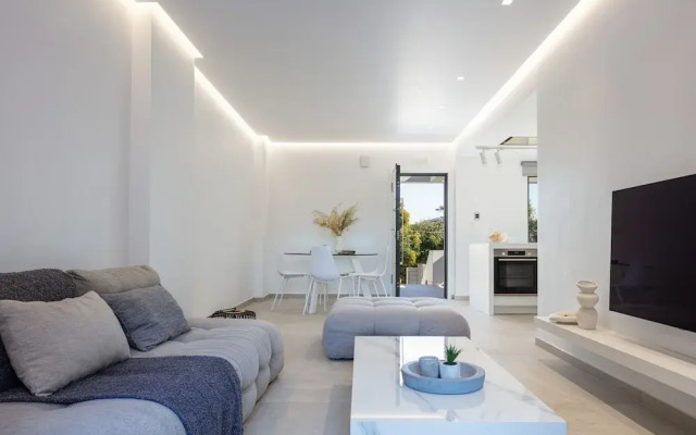 Akonizia Luxury House - With Private Swimming Pool